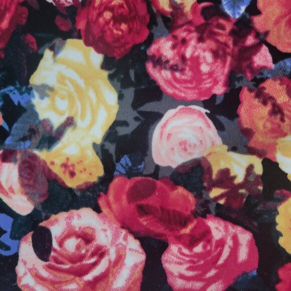 Floral Casual Women's Mini Skirt Roses - Picture 4 of 6